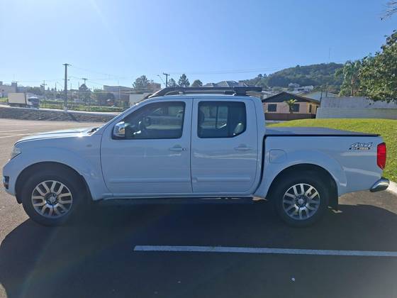 NISSAN FRONTIER 2.5 SL 4X4 CD TURBO ELETRONIC DIESEL 4P AUTOMÁTICO NISSAN FRONTIER 2.5 SL 4X4 CD TURBO ELETRONIC DIESEL 4P AUTOMÁTICO